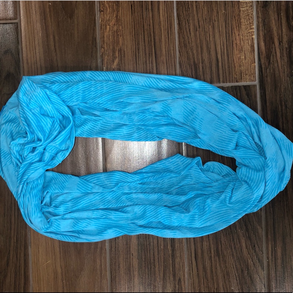Nike infinity scarf
